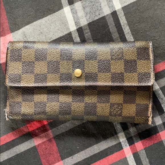 Louis Vuitton Wallet - Picture 1 of 8